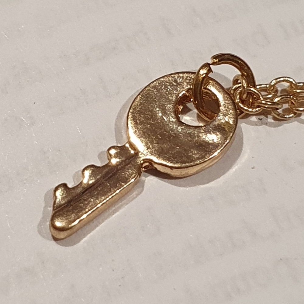 Goldplated Key Pendant on Princess Chain - Picture 3 of 6